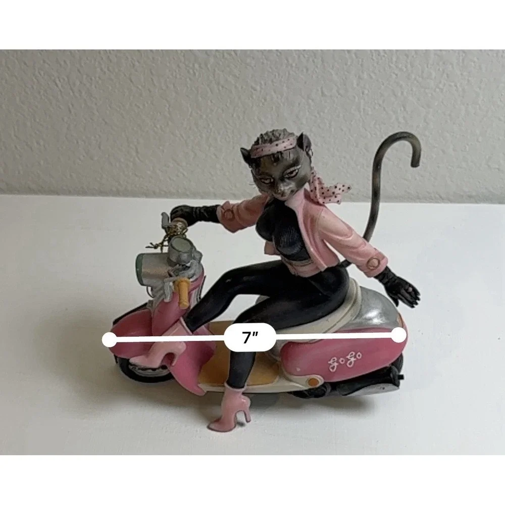Margaret Le Van Valley Cats GoGo Secret Agent Feline Scooter Figurine w Tag